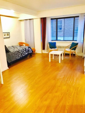 Stylish Montreal Apartment: Comfortable Stay in the Golden Square Mile